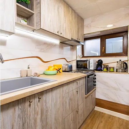 Tiny Secret Place Next To Mu With Private Parking بلوفديف