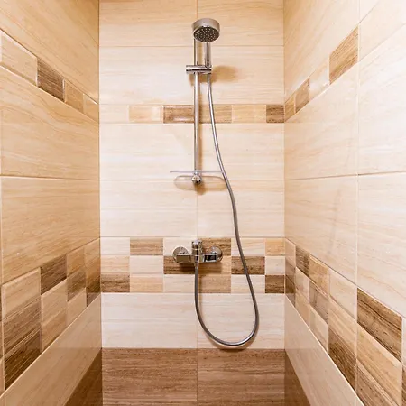 Tiny Secret Place Next To Mu With Private Parking