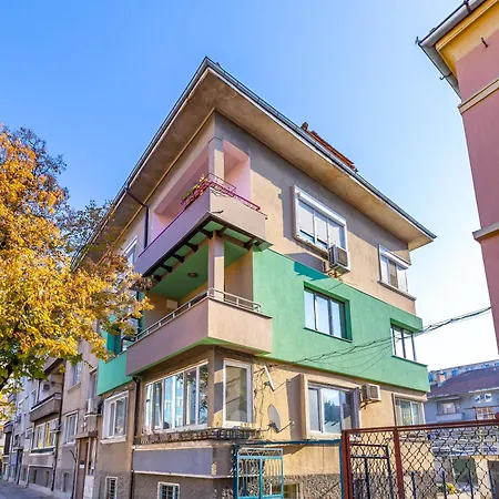 Tiny Secret Place Next To Mu With Private Parking Plovdiv