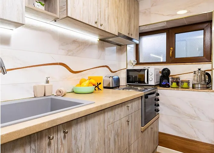 Tiny Secret Place Next To Mu With Private Parking Plovdiv